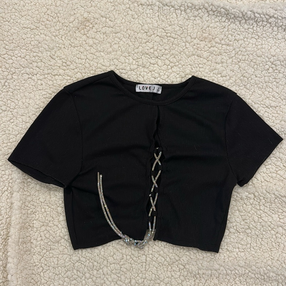 Shirt with diamond lace up in the front